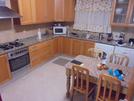 Cozinha com 17m, forno,placa,campanula,despensa com 3m