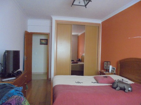 Quarto com roupeiro 15m